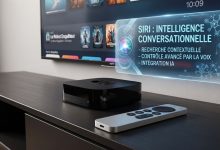 Apple TV 4K avec télécommande et interface tvOS 27 affichant Siri amélioré par l'IA.