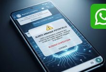 Smartphone affichant une alerte anti-arnaque de WhatsApp sur l'écran.