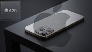 Prototype ou maquette de l'iPhone 18 Pro posé sur un bureau moderne avec un éclairage soigné.