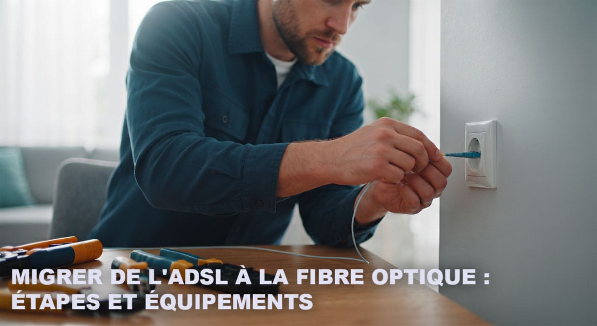 Technicien branchant une prise optique murale pour migrer de l'ADSL vers la fibre optique
